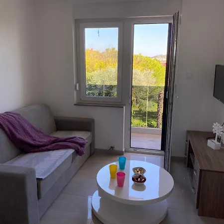 Apartment **** *